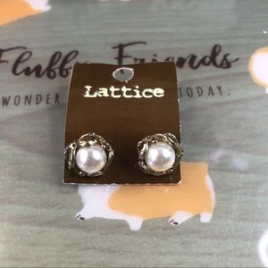 Lattice Vintage Pearl Stud Earrings